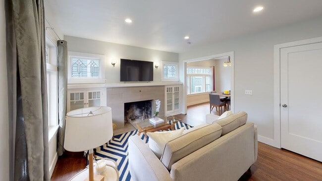 Building Photo - Newly remodeled home in Northern Universit...