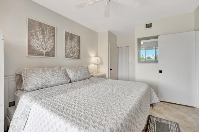 Building Photo - 353 S US Hwy 1