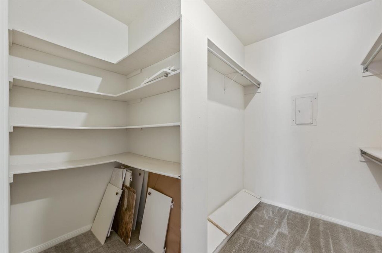 Building Photo - 726 Bering Dr