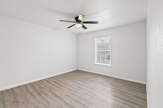 Building Photo - 3038 Weir Ave