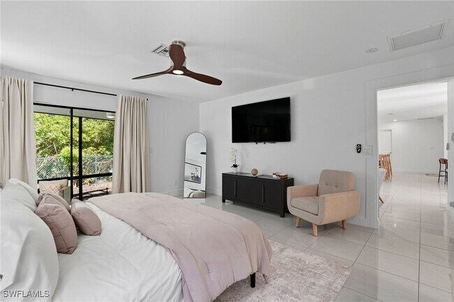 Building Photo - 155 Old Tamiami Trail