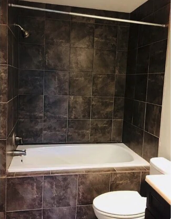 Building Photo - 2 bed 2 bath w/pool LOCATION!!