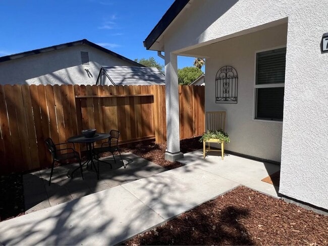 Building Photo - Fully Furnished