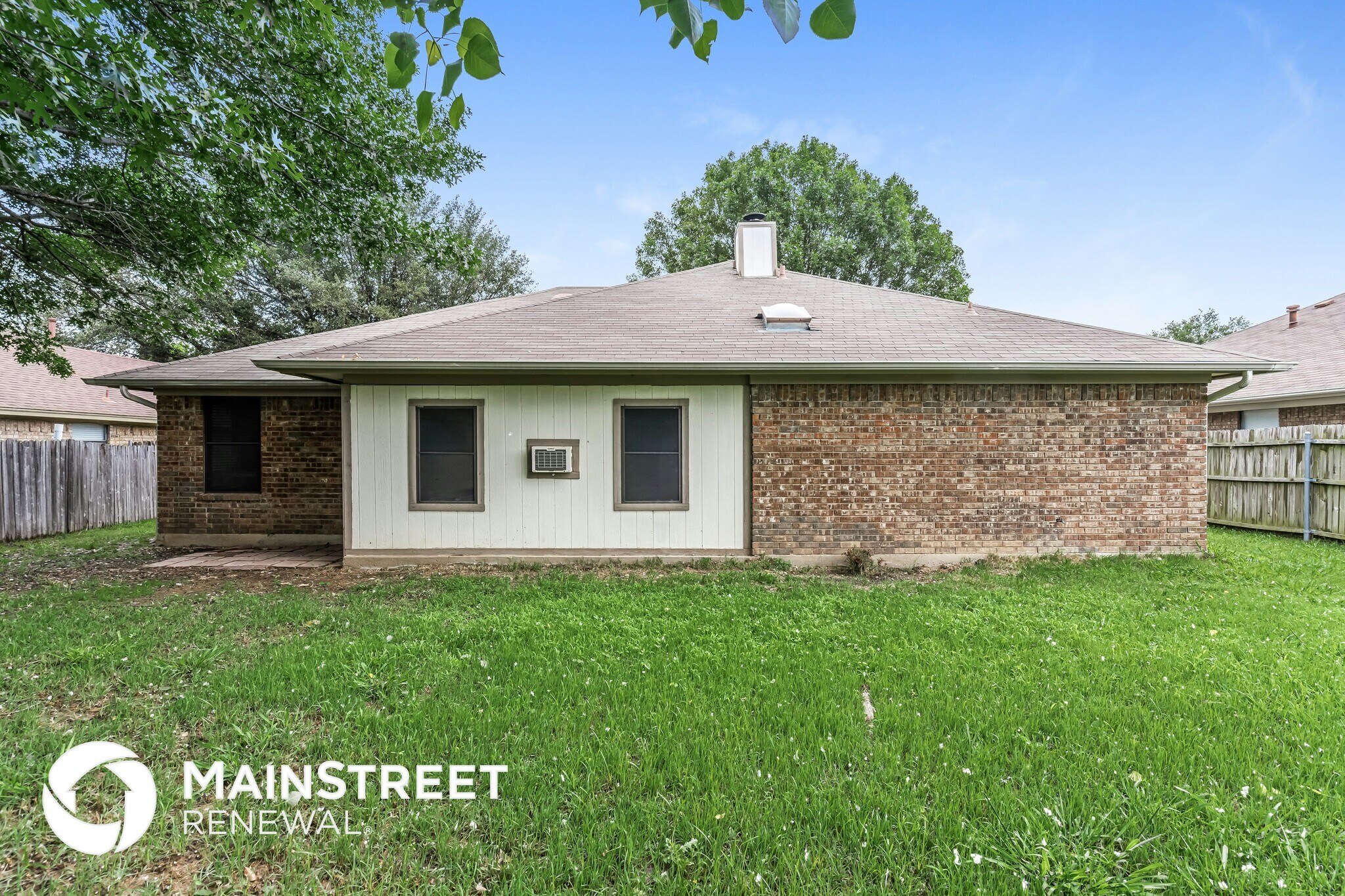 Building Photo - 744 Santa Fe Trail