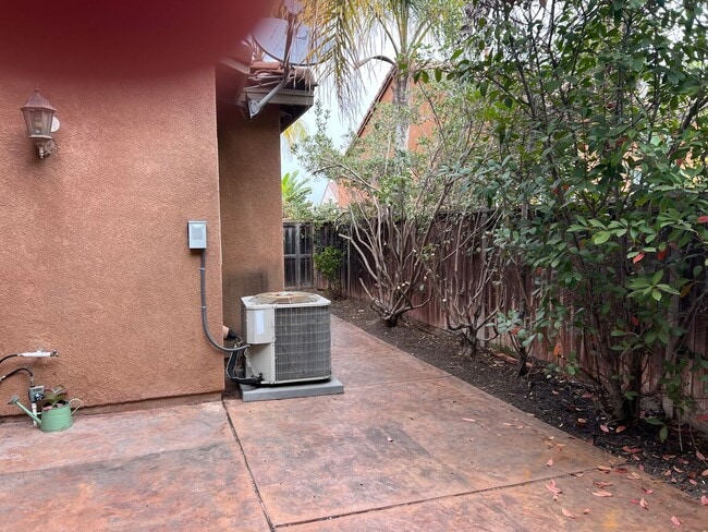 Building Photo - 13561 Lavender Way