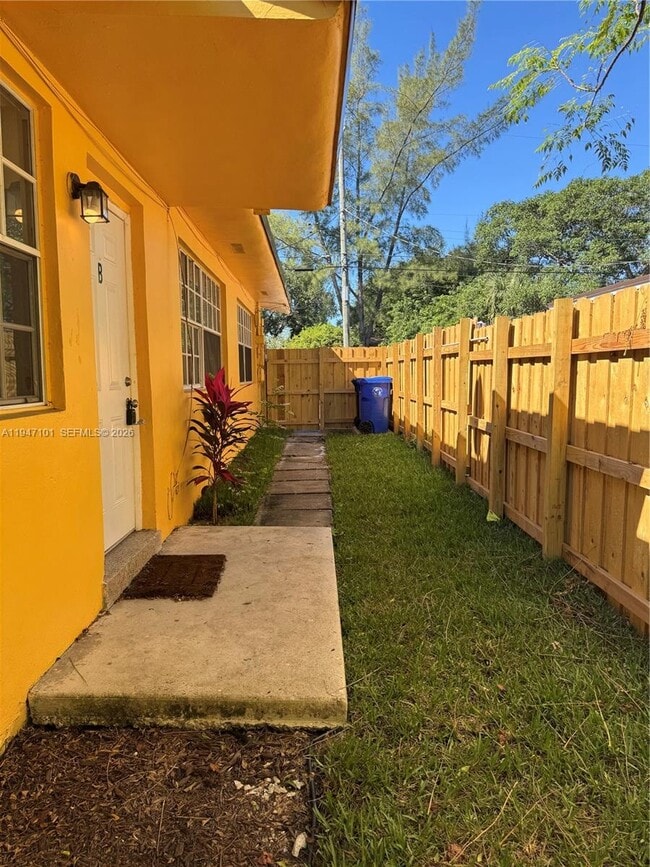 Building Photo - 522 NW 13th Ave