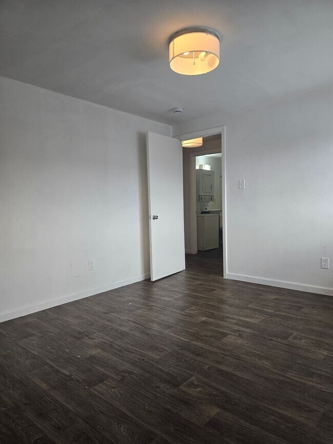 Building Photo - 2 Bedroom Unit Available in Westminster!