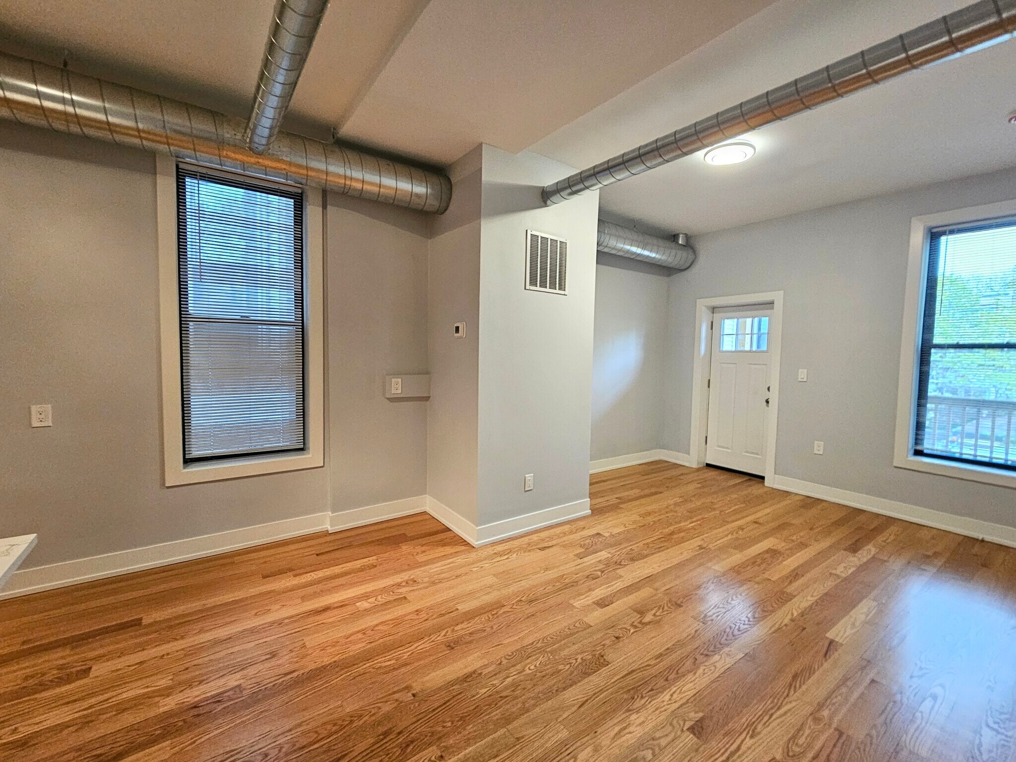 Building Photo - 1415 W Erie St