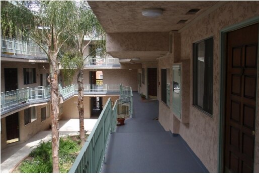 Pine Sol - 1525 Pine Ave.