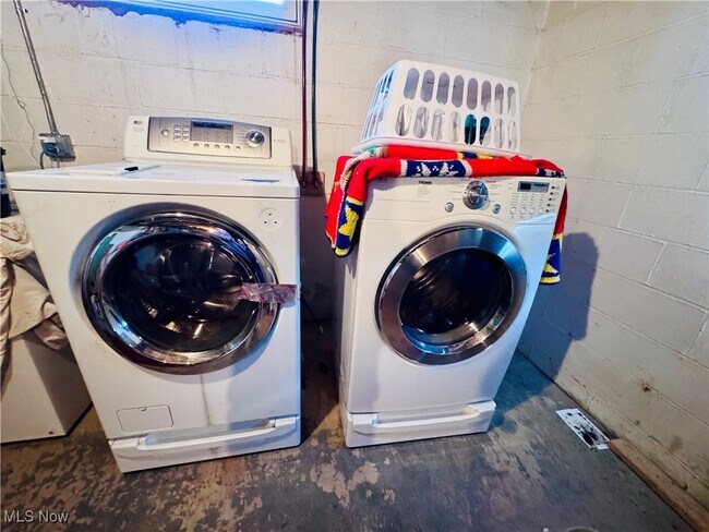 Building Photo - 3420 Point Lookout Rd