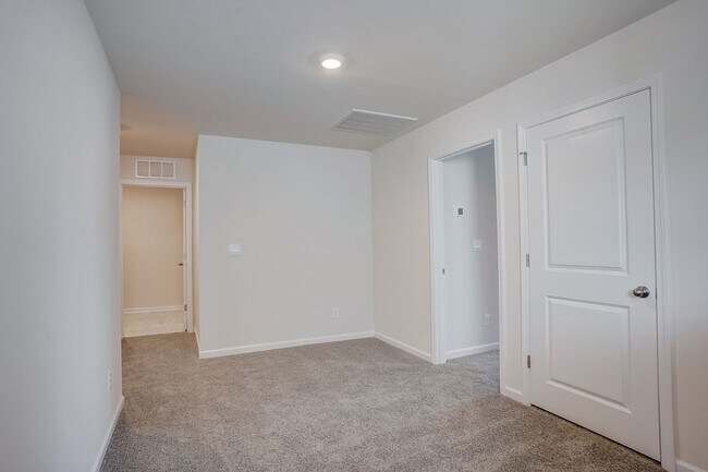 Building Photo - Modern 5-Bedroom Home Near Troutman – Showings Start November 17th