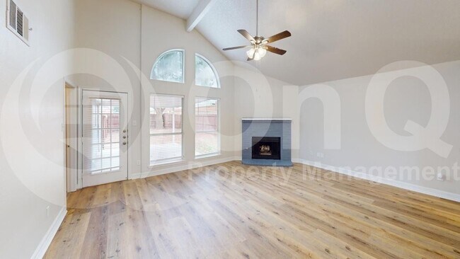 Building Photo - 804 Squire Ct