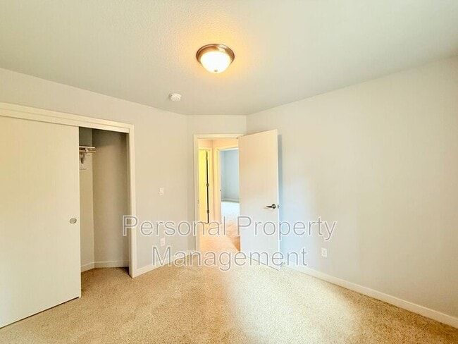 Building Photo - 3541 NE 61st Way