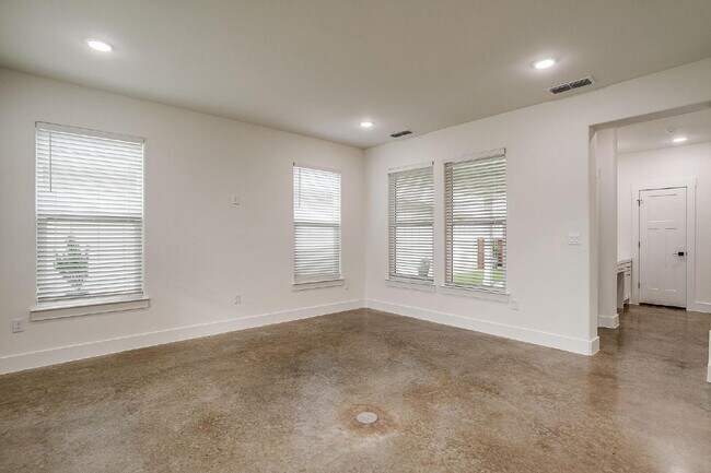 Building Photo - Brand New, Custom 3 bedroom Home in Granbury Now Available!