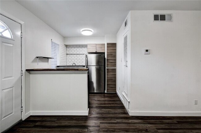 Building Photo - 4111 Avenue A