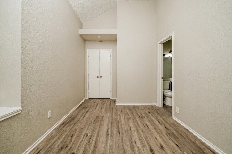 Building Photo - 1307 Jasmine Dr