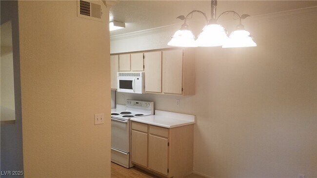 Building Photo - 8101 W Flamingo Rd