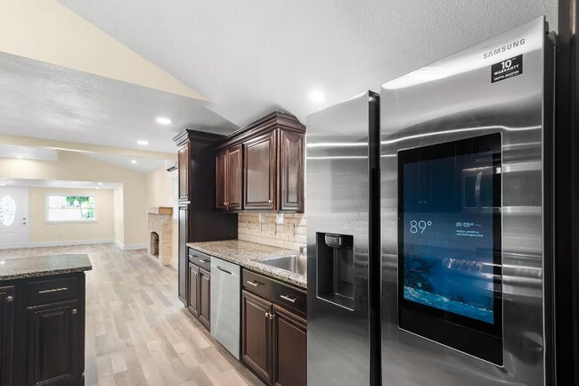 Building Photo - 710 S Pine St