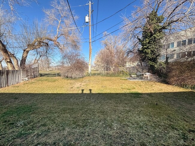 Building Photo - Cozy 2BR 1BA Home w/ Fireplace + 1 Car Garage + Fenced Yard in Sugar House