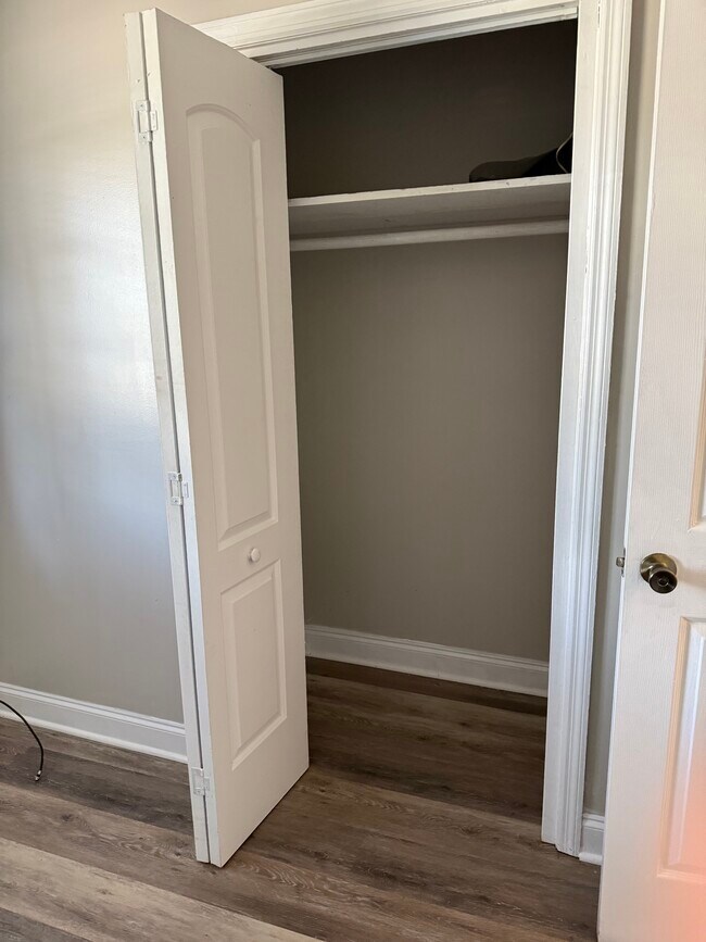 Building Photo - 906 Sanborn St