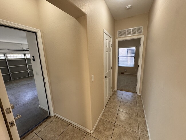 Building Photo - 18 W Desert Vista Trail