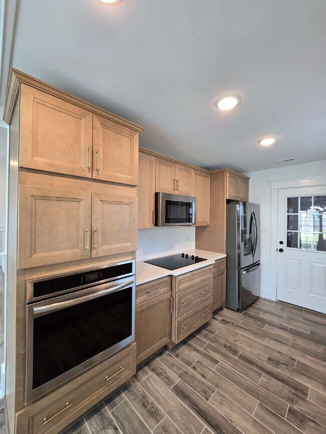 Building Photo - "Charming 3-Bedroom Retreat with Granite Finishes & Cozy Fireplace in Jacksonville!"