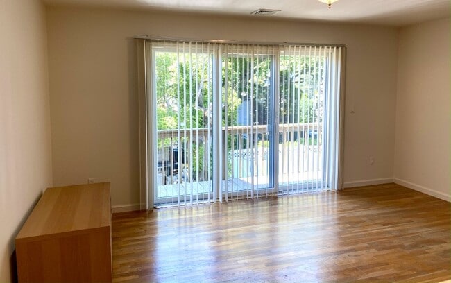 Building Photo - Townhouse Style Dupex in Harrison 3 Bedroo...