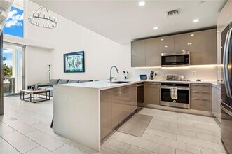 Building Photo - 2000 Metropica Wy
