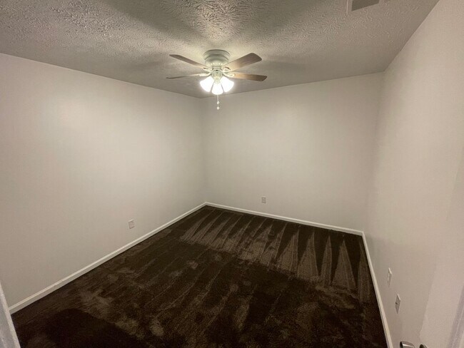 Building Photo - Spacious 4 Bedroom Townhome in Jackson with fenced backyard!