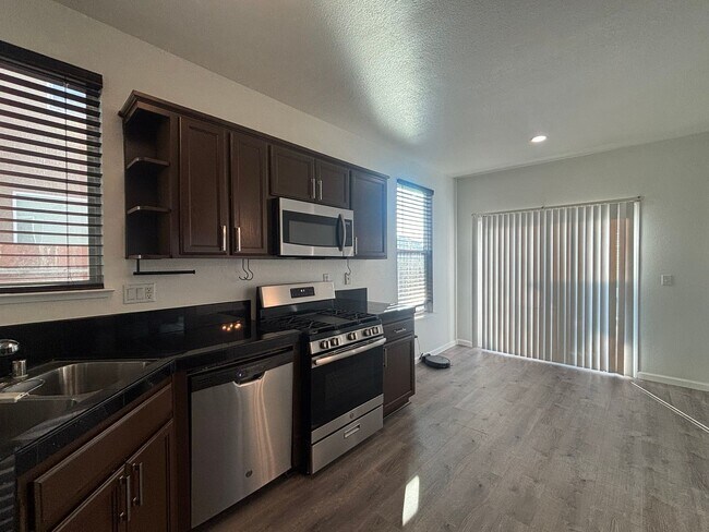 Building Photo - Beautiful 2-Story Home For Rent in Vacaville