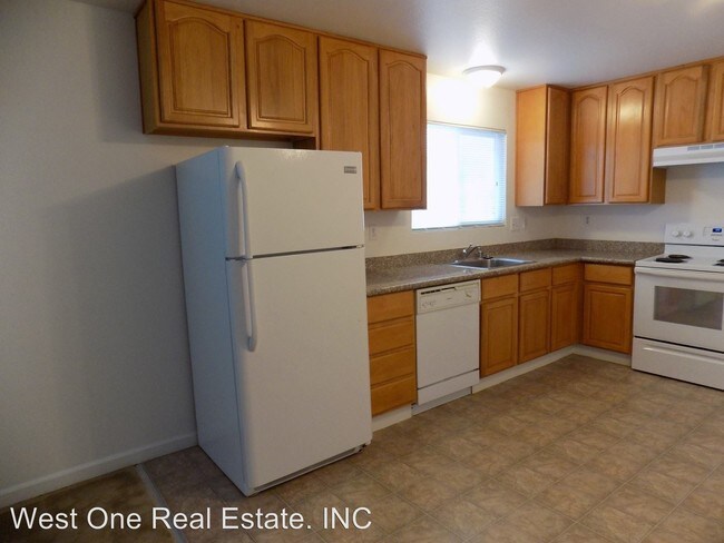 Building Photo - 111 N Walnut Ave