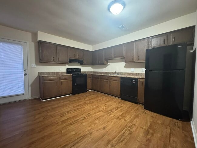 Building Photo - 1712 McGregor Ct