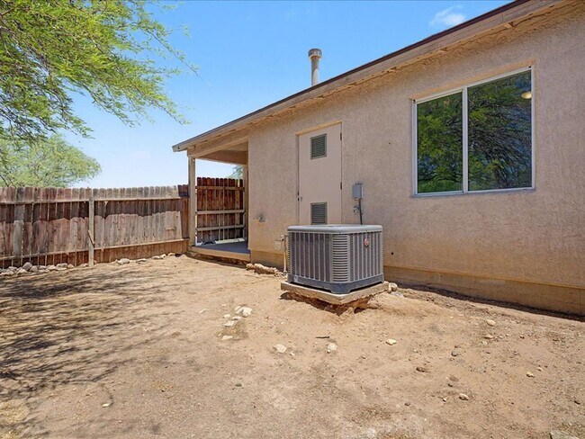 Building Photo - 81 E Laguna St