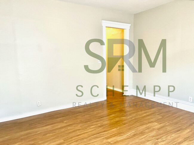 Building Photo - Spacious 4 bedroom in Portland-Section 8 Accepted **1/2 off first months rent**