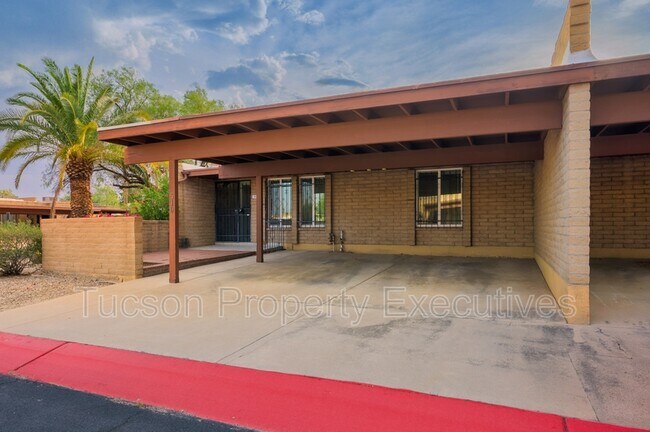 Building Photo - 510 W Cll Lago