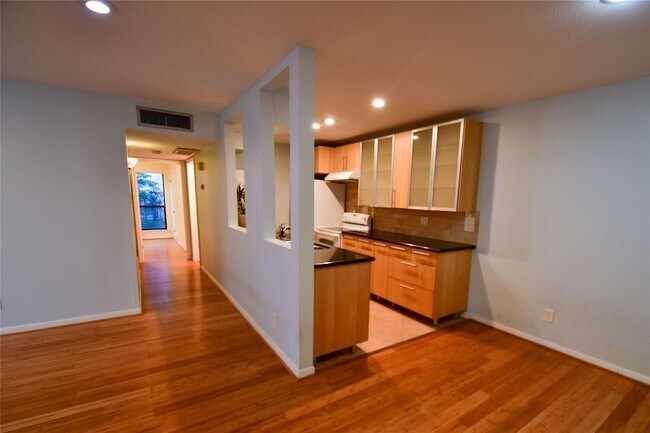 Building Photo - 1601 S Shepherd Dr