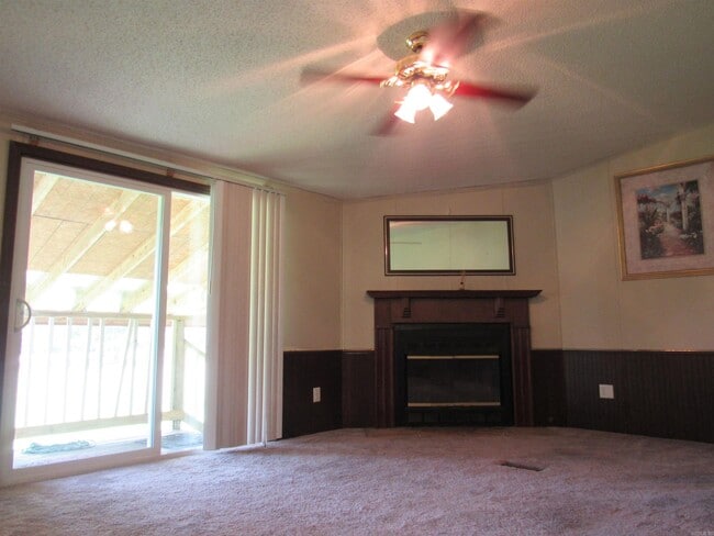 Building Photo - 7614 AR-38