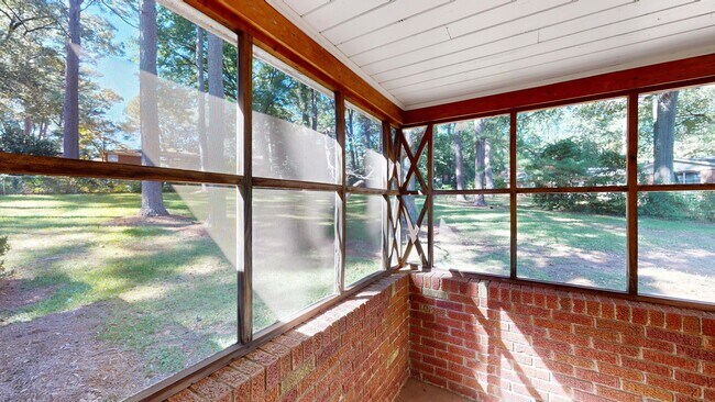 Building Photo - Cute 3 bedroom, 1 bath home tucked in a quiet cul-de-sac