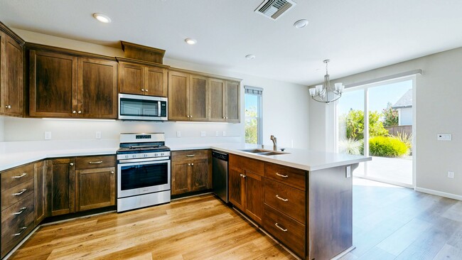 Building Photo - Rare Santa Rosa Four Bedroom house in Desi...