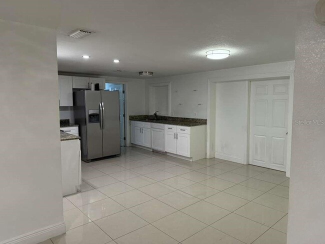 Building Photo - 8518 Woodlake Dr