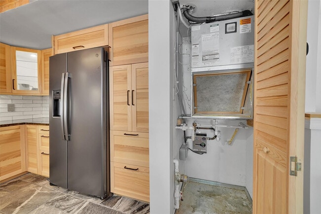 Building Photo - 2021 SE 10th Ave