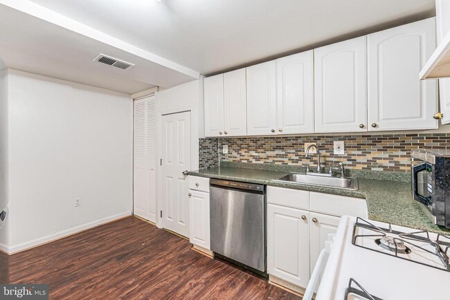 Building Photo - 165 U St NW