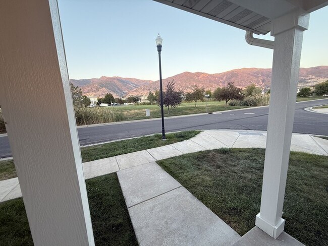 Building Photo - 1427 S Paddock Dr