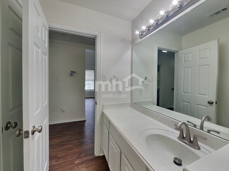 Building Photo - 4412 Mallow Oak Dr