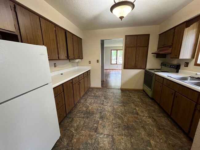 Building Photo - 2 bed 1 bath House