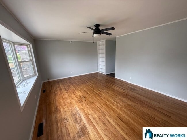 Building Photo - Charming 3-Bedroom, 1.5-Bath Home in Central Lincoln