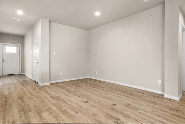 Building Photo - 2612 Golden Palms Ln