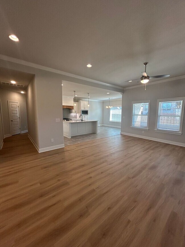 Building Photo - Beautiful Bentonville Home! 4 Bedrooms, 2.5 Bathrooms!!