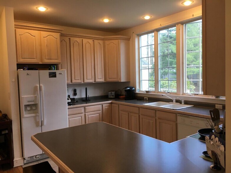 Kitchen - 373 Main St