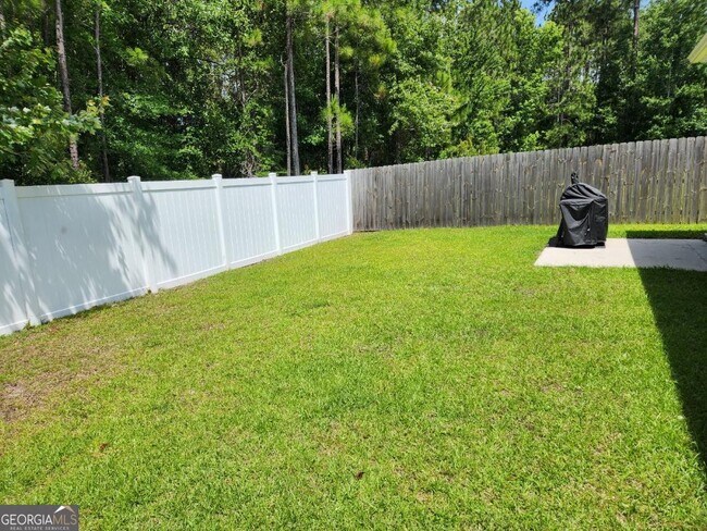 Building Photo - 204 Gary Cir